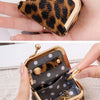 Caja de almacenamiento de joyería de terciopelo con borde dorado y estampado de leopardo, vista desde varios ángulos