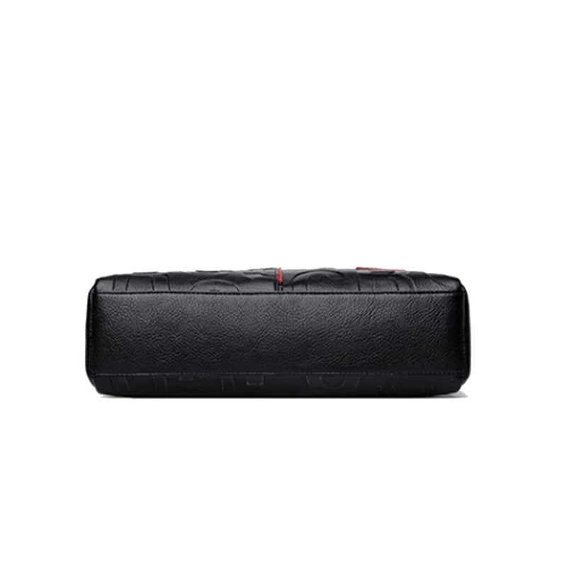 Sac bandoulière en cuir PU noir avec des accents rouges, vue de dessus.