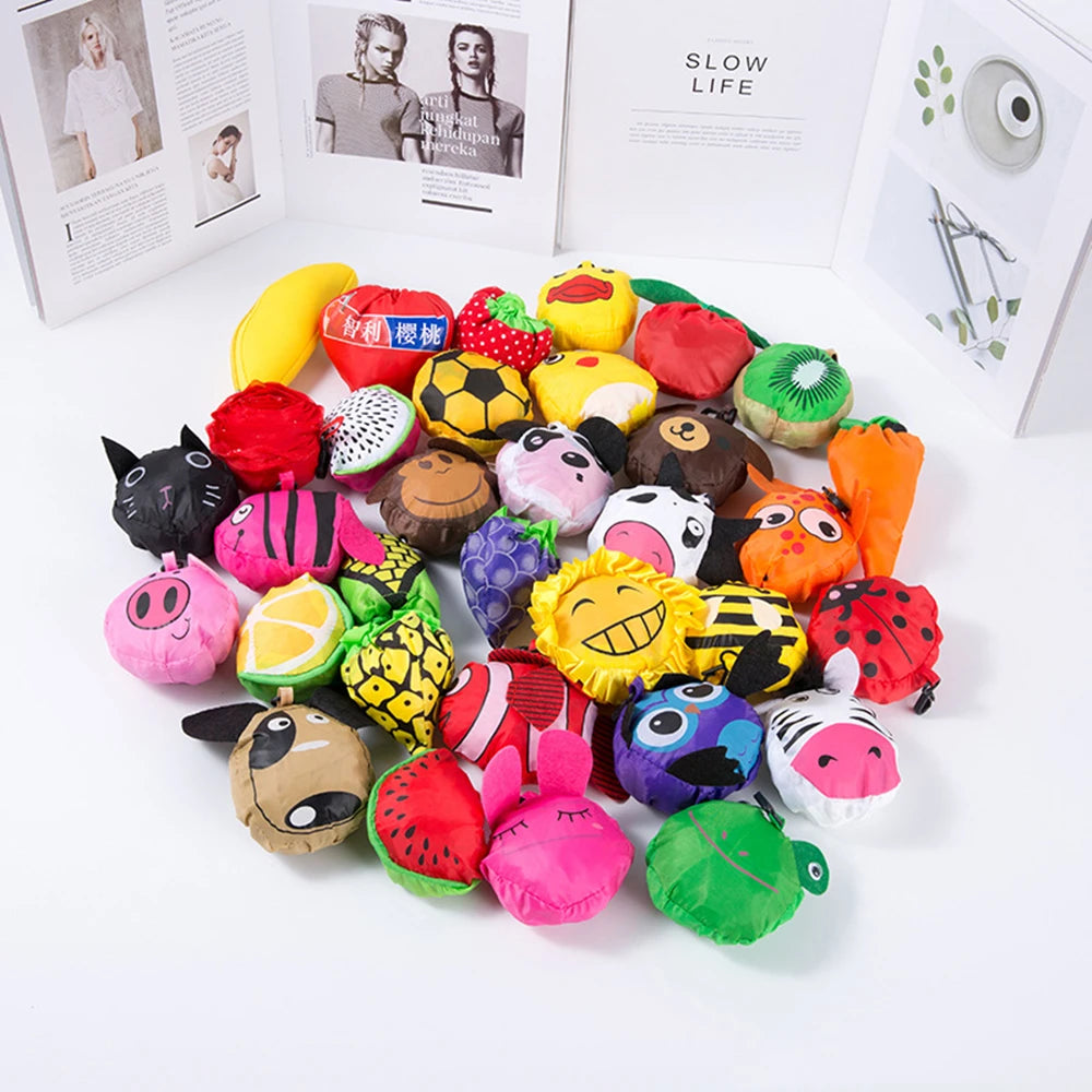 Collection de sacs de shopping en carton écologiques et colorés, pliables, de différentes formes et designs.