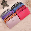 Colección de nueve carteras con cierre de cuero sintético para mujer en varios colores, incluyendo negro, azul, rosa y morado