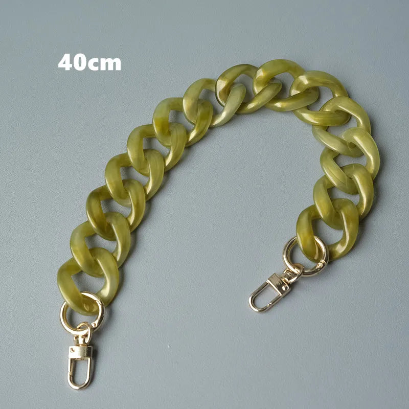 Bolsa de cadena de resina verde lima de 40 cm con cierre dorado.