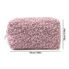 Bolsa organizadora de cosméticos rectangular con textura de leopardo rosa, mide 19 cm de largo y 10 cm de alto.