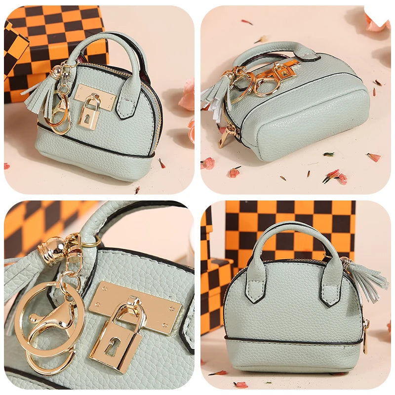 Portefeuille en PVC vert menthe luxe avec quincaillerie dorée et motif à carreaux.