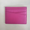 Porte-cartes en cuir véritable rose avec gravure personnalisée.