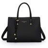 Schwarze Leder-Tasche mit goldfarbenen Beschlägen, Top- und Schulterriemen.