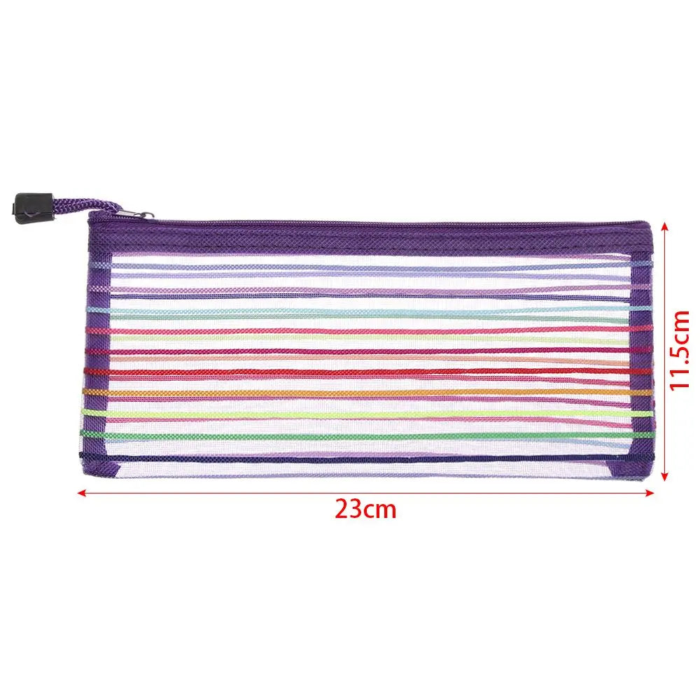 Étui à crayon violet à plusieurs compartiments avec de nombreuses bandes élastiques colorées à l'intérieur.