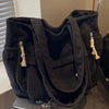 Sac fourre-tout noir en velours côtelé avec plusieurs poches, vue verticale.