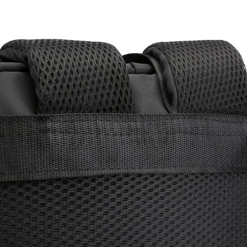 Schwarzer Anime-Stil multifunktionaler Rucksack mit Netzdetails