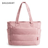 Sac cabas rembourré rose à capuche avec longues anses.