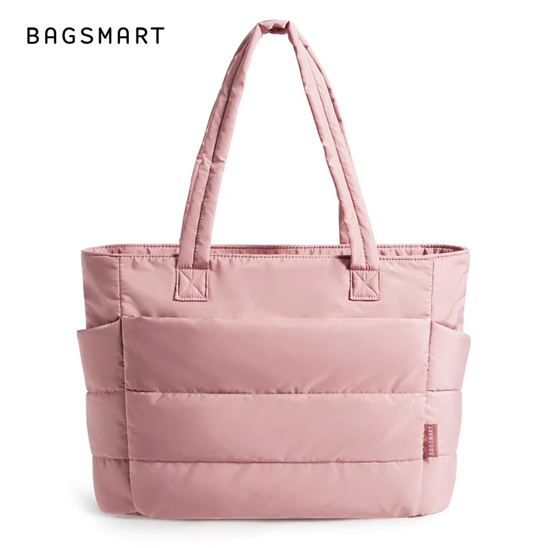 Sac cabas rembourré rose à capuche avec longues anses.