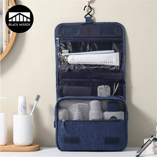 Sac à toilette portable et imperméable bleu foncé avec crochet, montrant divers produits de toilette à l'intérieur.