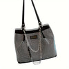 Schwarze Glitzer-Rhinestone-Ketten-Shoulderbag mit rechteckigem silbernem Plakendetail.