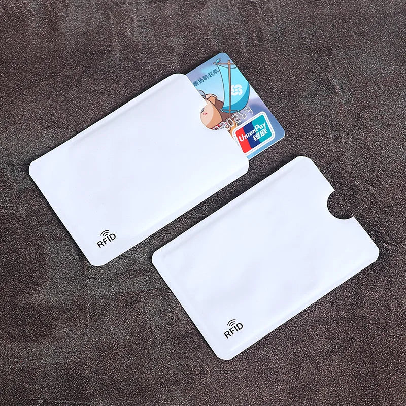 A white anti-scan card sleeve with an RFID protection layer is shown next to a UnionPay card.