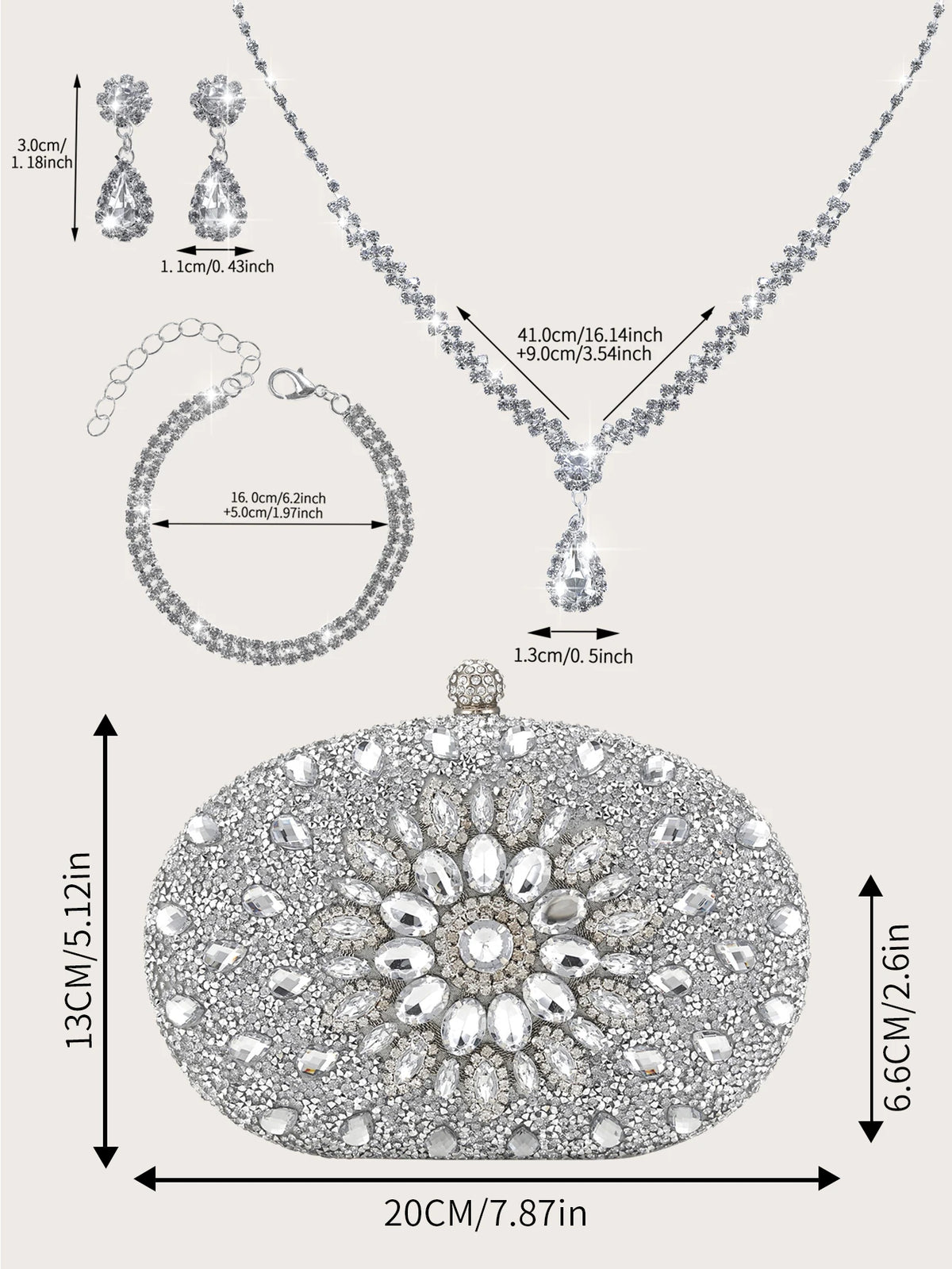 Collection de bijoux en strass, incluant un collier et un pochette ronde.