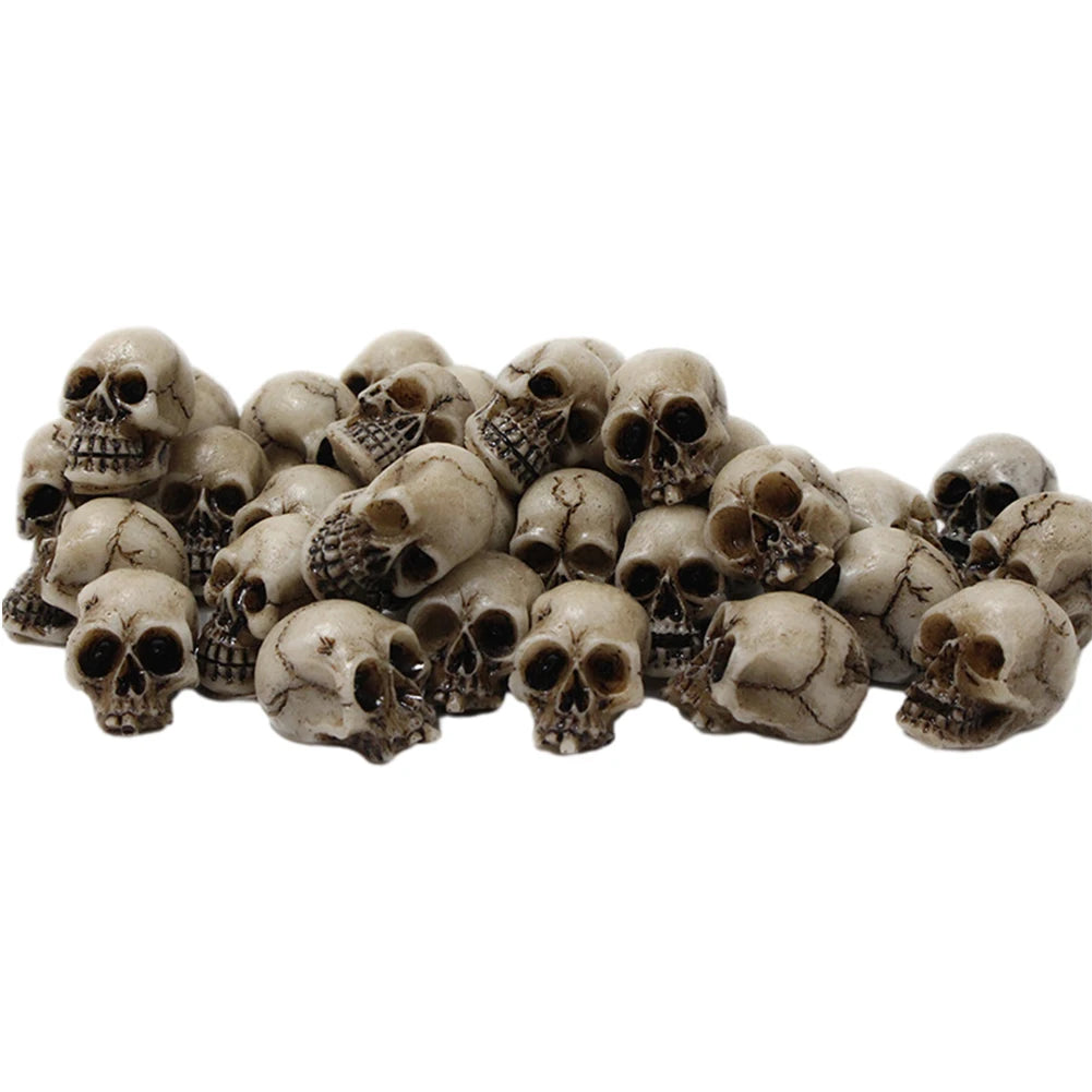 Colección de esculturas de cráneo de resina realistas para decoración de Halloween.