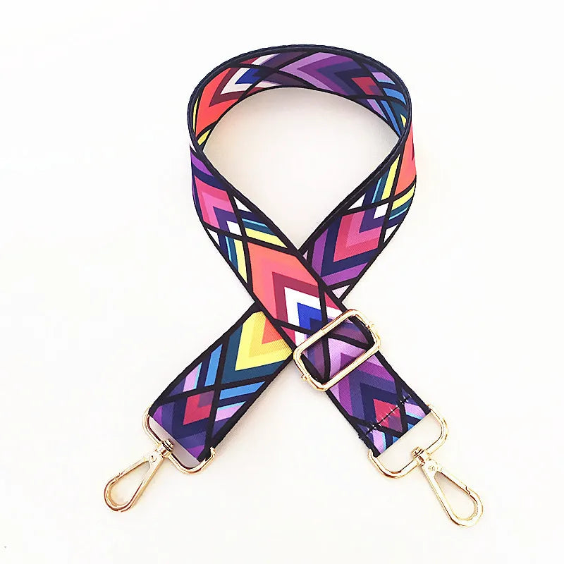 Sangle ajustable colorée à motifs pour sacoche, avec des dessins géométriques violets, roses et jaunes.
