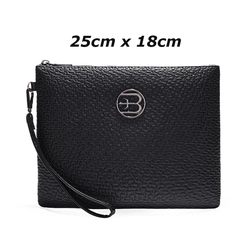 Schwarze PU-Leder-Herren-Clutch-Handtasche mit silbernem Logo, flach dargestellt.