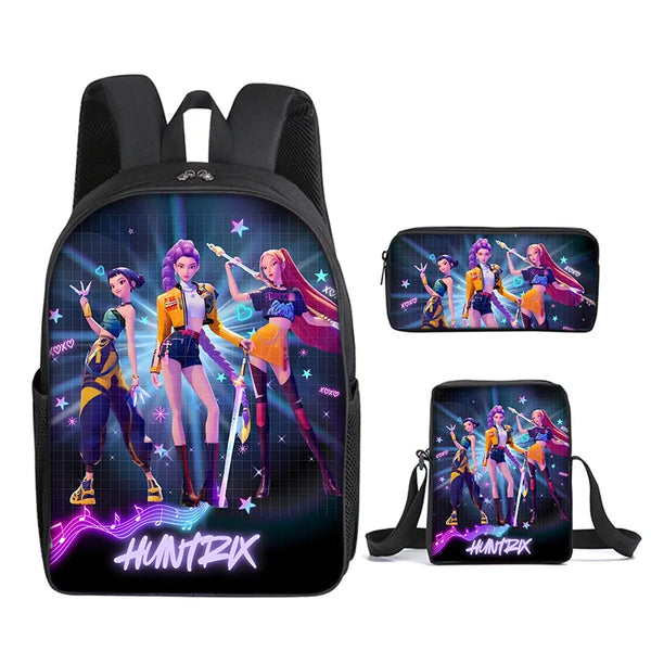 Sac à dos noir avec illustrations de personnages d'anime en tenues vibrantes et du texte néon violet 'HUNTRIX'