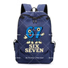 Dunkelblaue Anime-Stil-Rucksack mit den Zahlen sechs und sieben vorne.