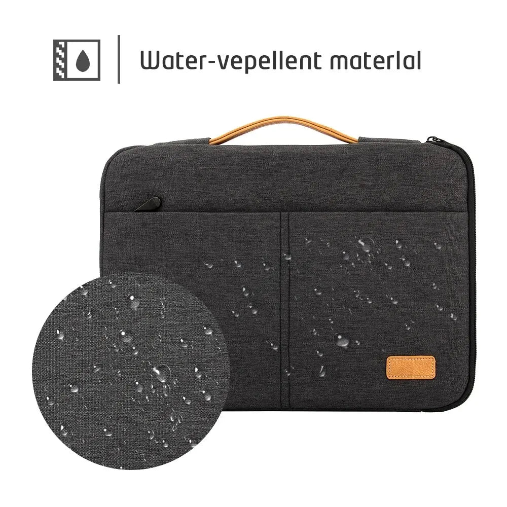 Housse d'ordinateur portable noire et imperméable avec sangle orange et pavé circulaire imperméable.