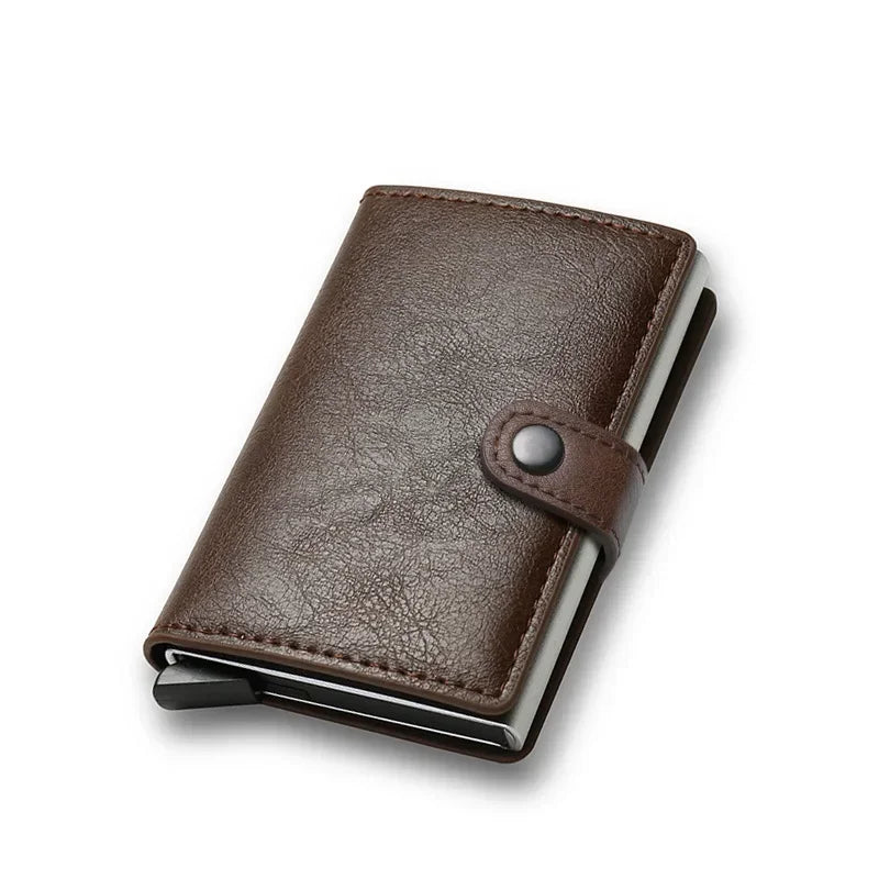 Portefeuille mince en cuir brun foncé avec fermeture métallique.