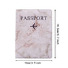 Funda de pasaporte de cuero PU en mármol rosa claro con la palabra PASAPORTE e icono de avión grabado.