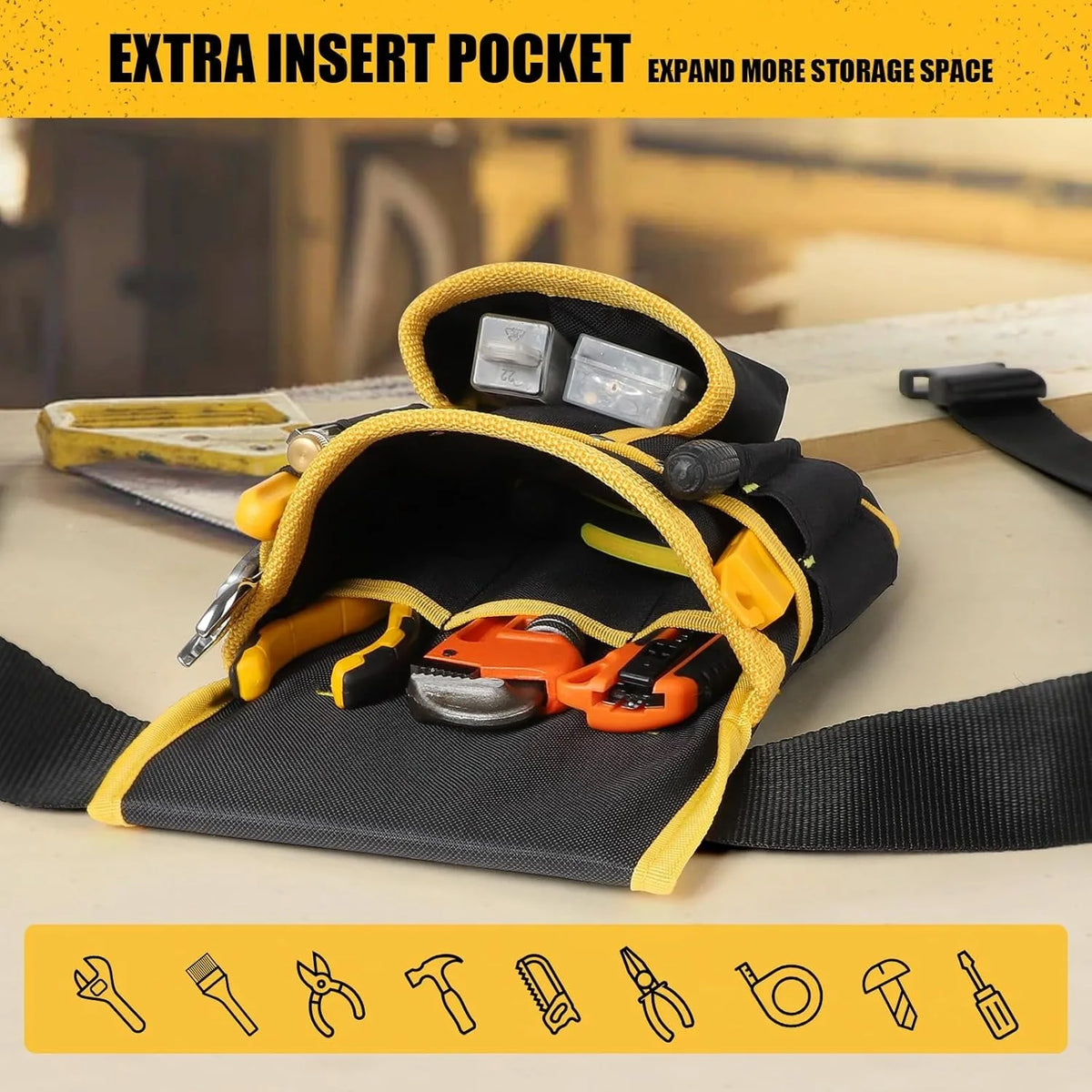 Bolsa de herramientas negra con forro amarillo y bolsillo extra, mostrando varias herramientas dentro.