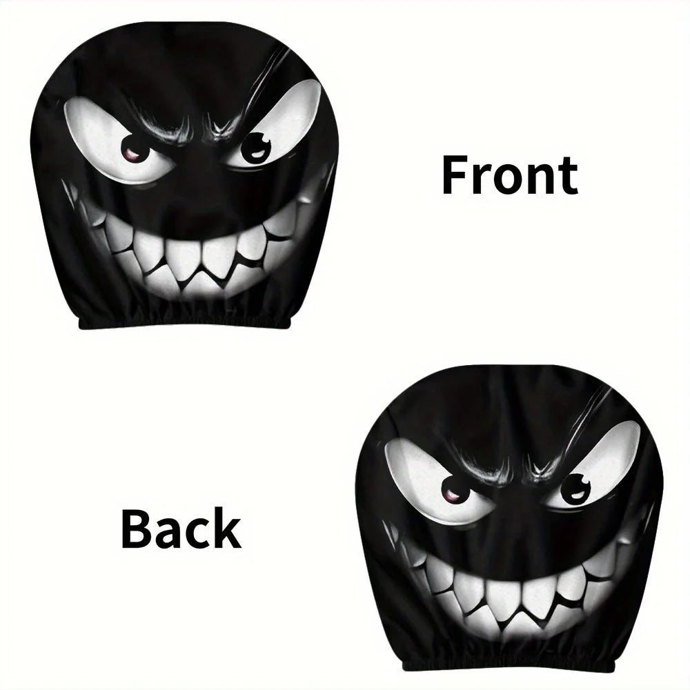 Un jeu de housses décoratives pour siège de voiture noires montrant la face d'un monstre menaçant et crachant