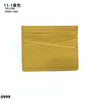 Porte-cartes en cuir véritable couleur fauve avec un motif gravé en diagonale.