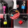 Set von Mehrschlüssel-Reisefesseln in verschiedenen Farben wie pink, blau, gelb und orange, an einem schwarzen und roten Schl