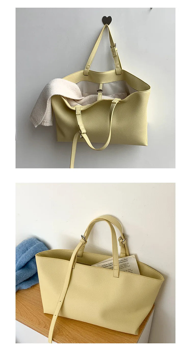 Sac à main en cuir PU beige clair décontracté avec des anses en tan, accroché sur un fond blanc.