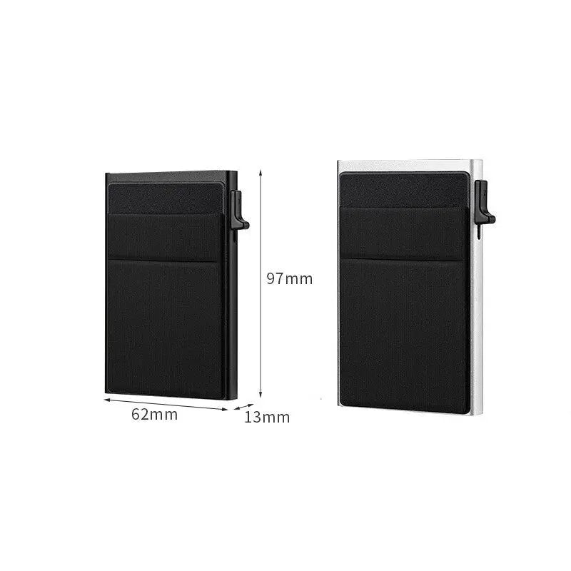 Porte-cartes pop-up noir, dimensions : 97mm de haut, 62mm de large et 13mm d'épaisseur.