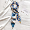 Étoffe de soie fleur, foulard pour cheveux avec motif floral bleu et jaune noué en nœud