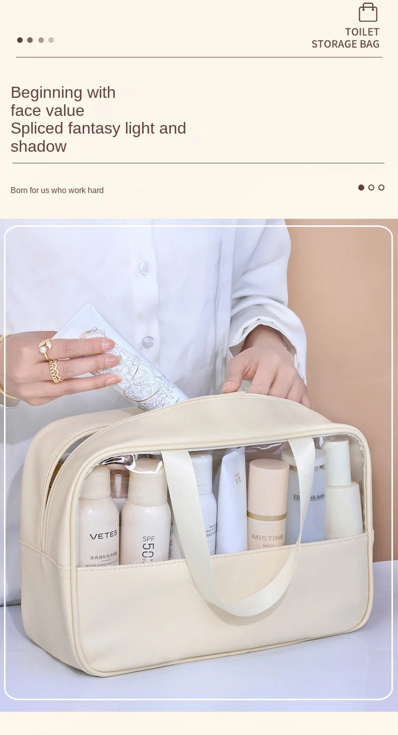 Beige Aufbewahrungstasche mit klarem Fenster, die verschiedene Kosmetik- und Badeprodukte enthält.