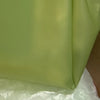 Sac en gelée transparent vert lime clair, vu de côté.