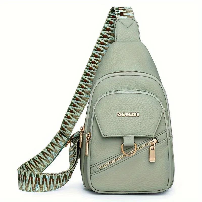 Hellgrüne Kunstleder-Crossbodytasche mit gemusterter Riemen und goldfarbenem Zierwerk.
