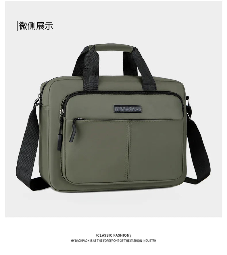 Mochila horizontal para hombre color verde oliva en un estudio.