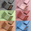 Colección de carteras multi-tarjetas de cuero para mujer en varios tonos: negro, rosa, verde, rojo y marrón.