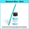 Bouteille de peinture Macaron Bleu 30ml avec applicateur en bois, sur fond blanc.