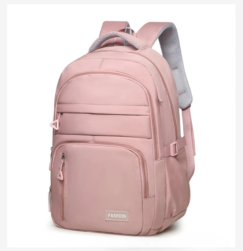 Mochila ligera rosa para universidad y deportes con soporte para portátil y correas grises.