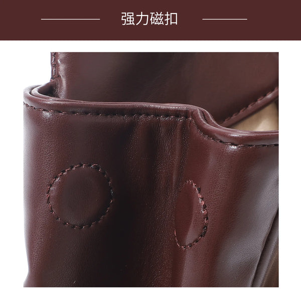 Nahaufnahme eines braunen Lederriemens mit Nähte für eine elegante Soft-PU-Leder-Crossbodytasche
