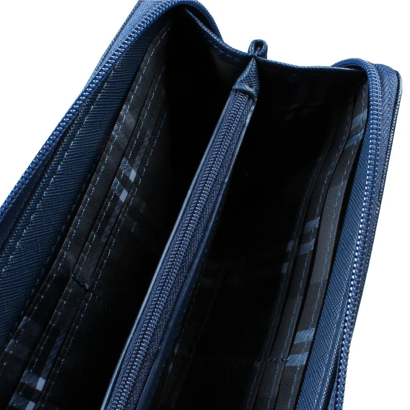 Nahaufnahme eines dunkelblauen Mode-Reißverschlusshalter-Geldbörse mit strukturiertem Finish.