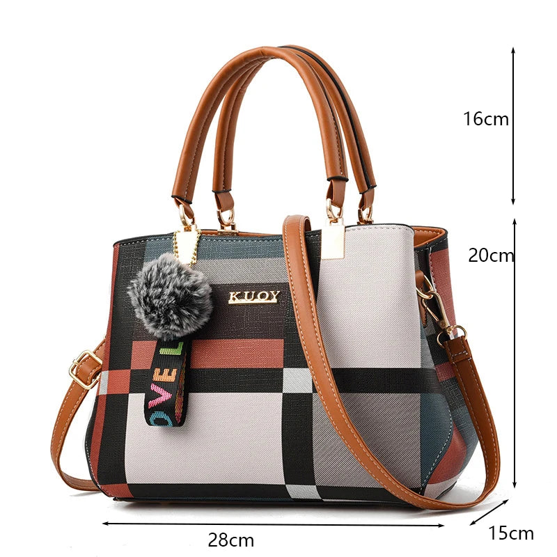 Sac bandoulière en cuir PU marron à motif à carreaux et panneau gris, avec dimensions.