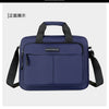 Bolso de hombro horizontal azul marino para hombre, mostrado plano.