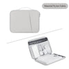 Una funda protectora de nylon blanco para tableta o portátil junto a su estuche metálico abierto.
