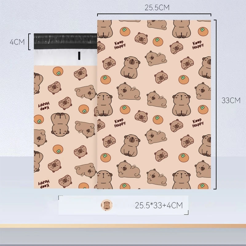 Feuille de sacs d'envoi auto-scellants beige clair avec un motif répétitif de ours bruns mignons et le texte Kee