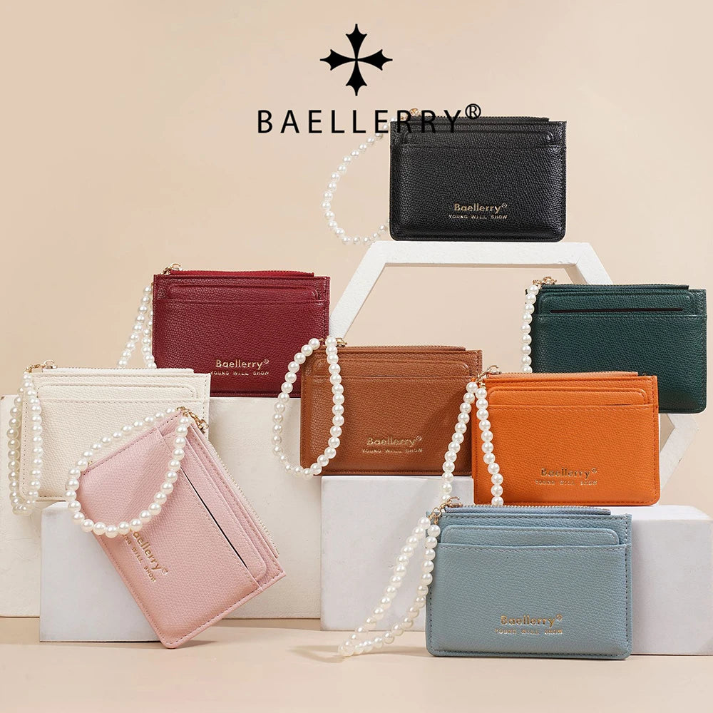 Eine Sammlung von mehrfarbigen Baellerry Kartenwallets in Farben wie Schwarz, Weinrot, Braun, Orange und Mintgrün, präsentier