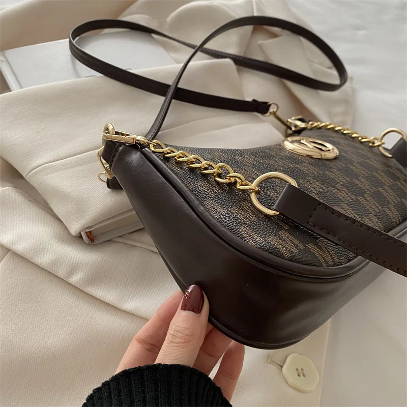 Bolso cruz de cuero marrón oscuro y dorado vintage con correa de cadena dorada