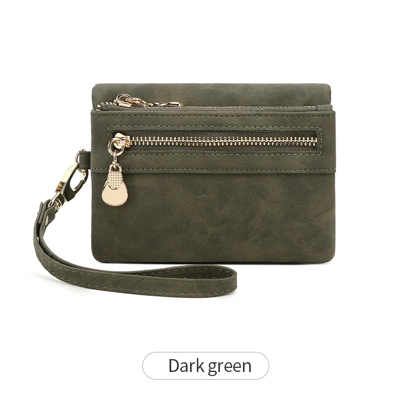 Cartera de cuero PU verde oscuro y retro plegable con cadena dorada y correa de cuero.