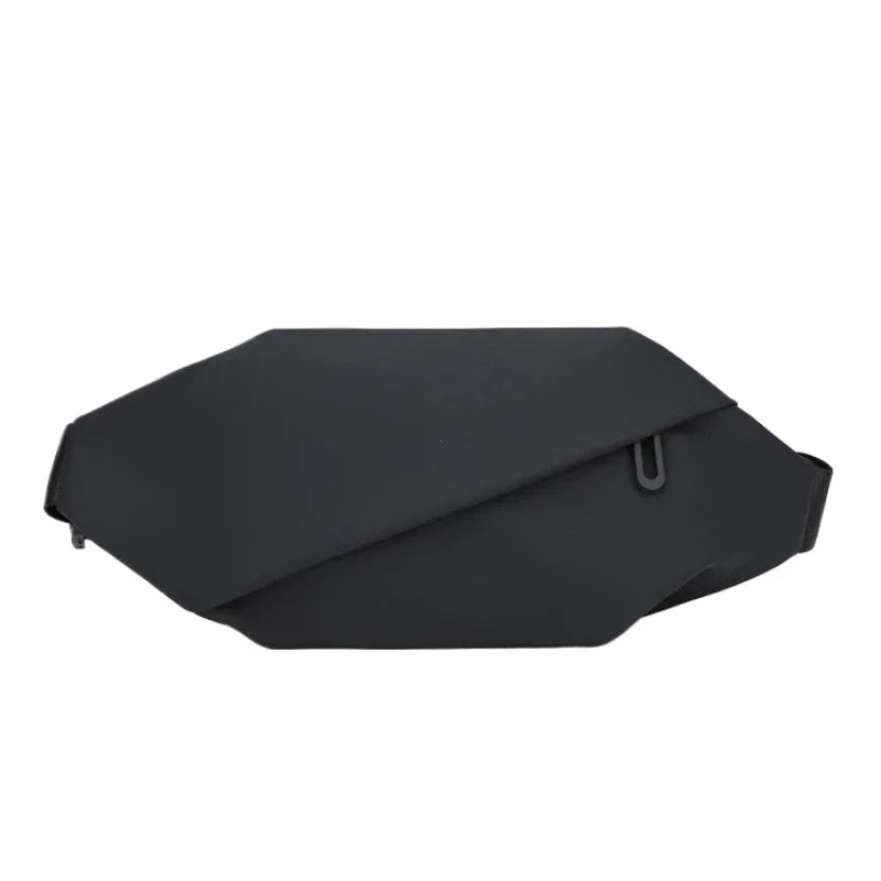 Schwarze minimalistische Laufgürteltasche von der Seite